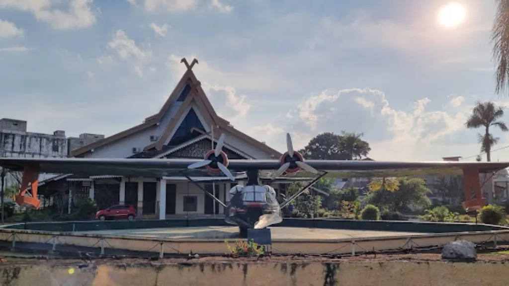 Daftar Wisata Museum Terpopuler di Jambi: Harga Tiket, Lokasi, dan Koleksi Unggulannya.
