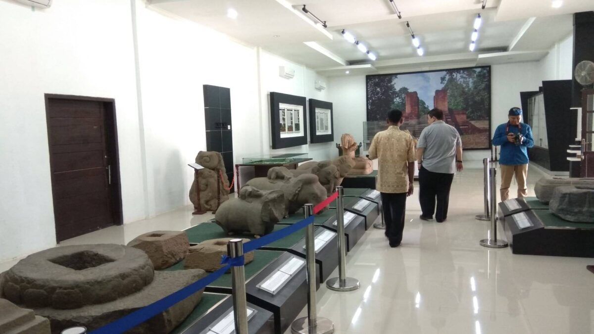 Daftar Wisata Museum Terpopuler di Jambi: Harga Tiket, Lokasi, dan Koleksi Unggulannya.