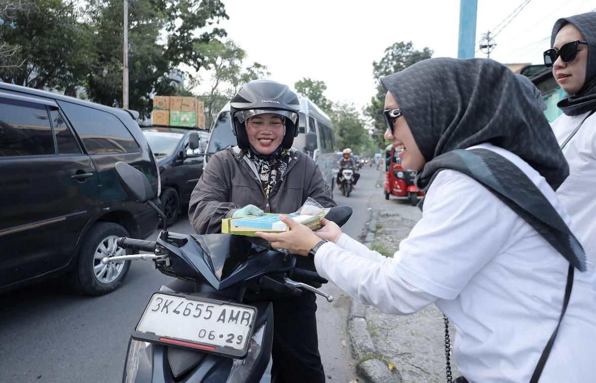Hangatkan Ramadhan, Sederet Desainer Lokal Kompak Tebar Kebahagiaan di 16 Kota