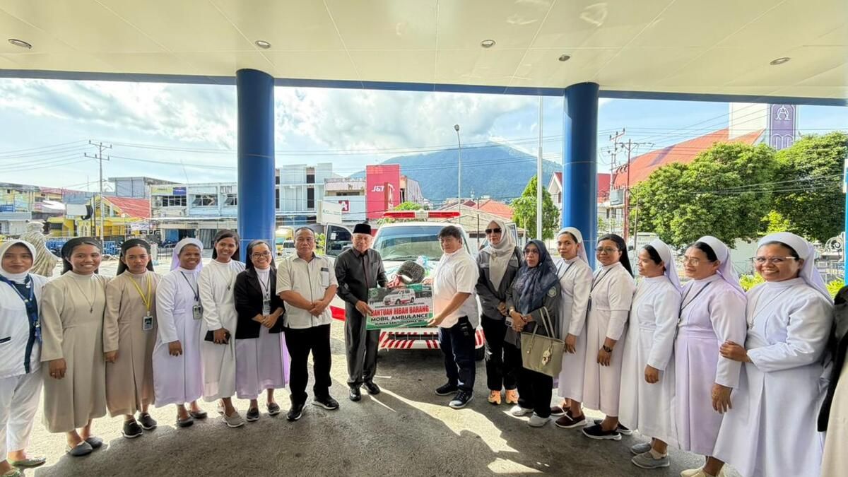 Wagub Sarbin Salurkan Bantuan Ambulans dan Fasilitas Masjid di Ternate, Perkuat Layanan Kesehatan dan Sosial