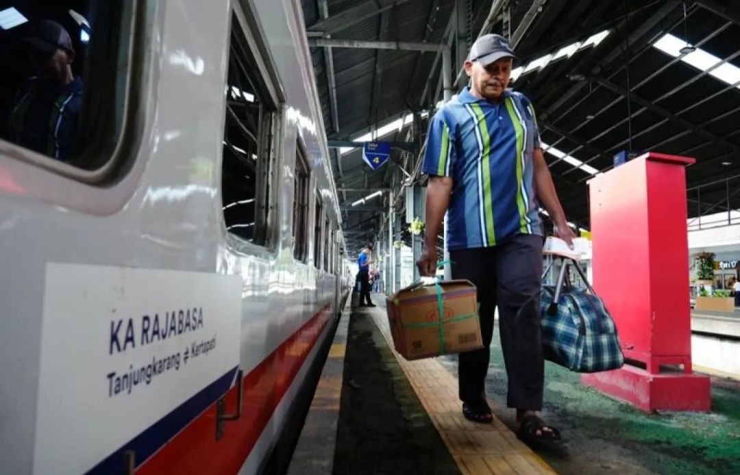 KAI Divre IV Tanjungkarang Berangkatkan 11.566 Penumpang Kereta Api Hingga H-3 Lebaran