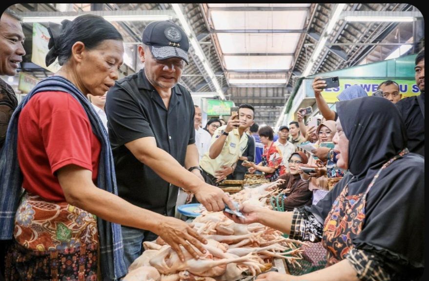 Ahmad Luthfi Kunjungi Pasar Gede Solo Untuk Cek Harga Kebutuhan Pokok Jelang Lebaran