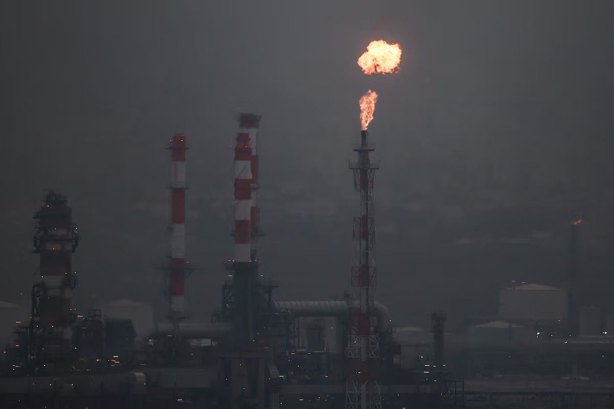 Kilang Minyak Israel Kena Rudal Iran, Infrastruktur Penting Rusak