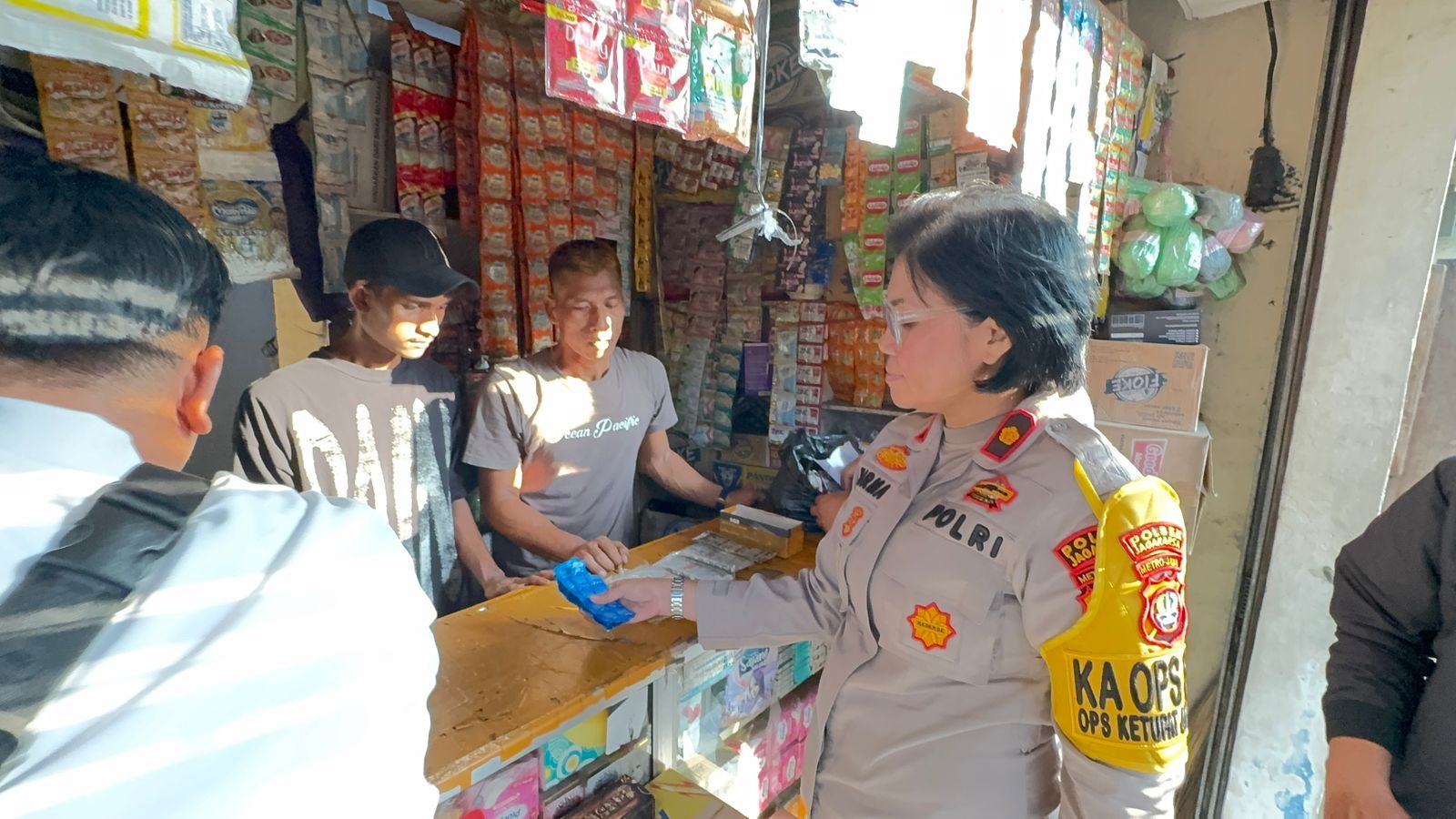 Warung Kelontong di Jagakarsa Digerebek Polisi, Ternyata Jual Obat Keras Ilegal