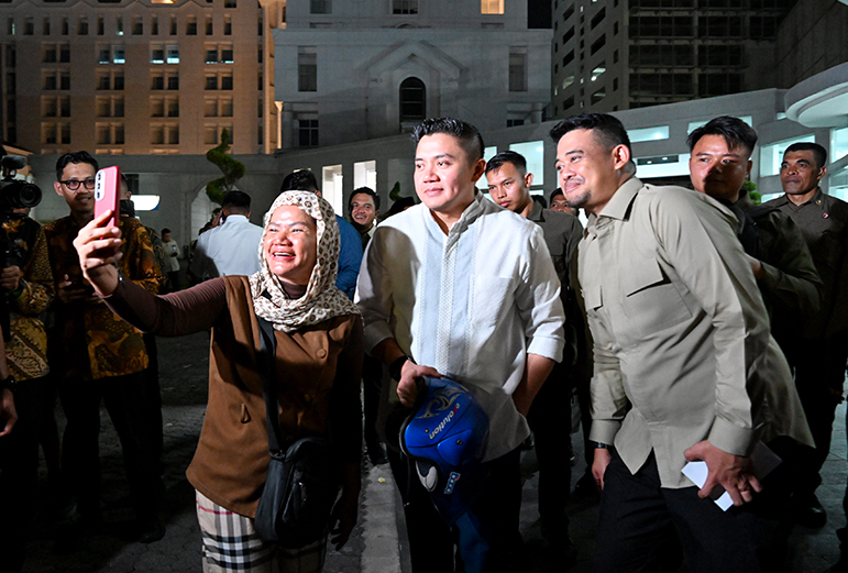 Bobby Nasution Bagikan 2.500 Bingkisan, Warga Medan Antusias Sambut Idulfitri