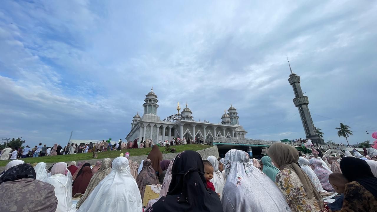Salat Ied di Kendari Berlangsung Khidmat di Masjid Al-Kautsar, Gubernur Sultra Turut Hadir