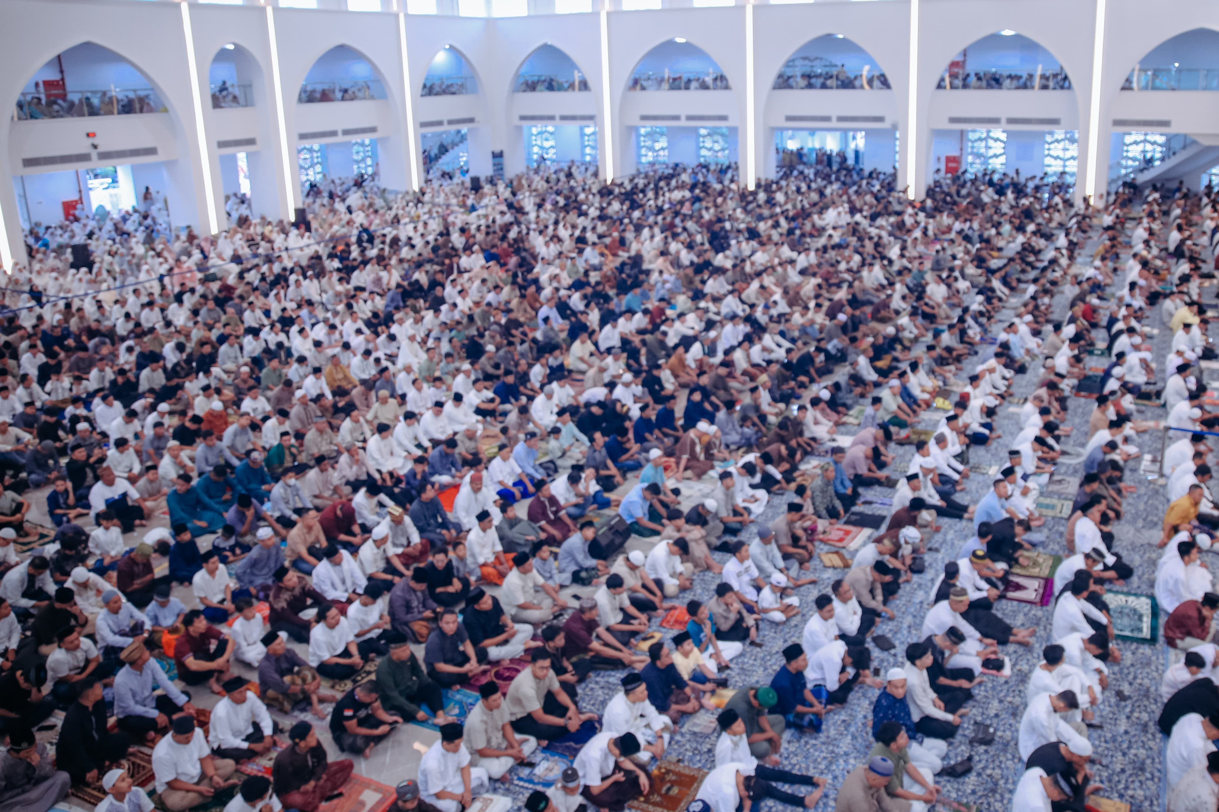Salat Idul Fitri Perdana di Masjid Raya Al-Bakrie Diikuti Gubernur dan Ribuan Masyarakat