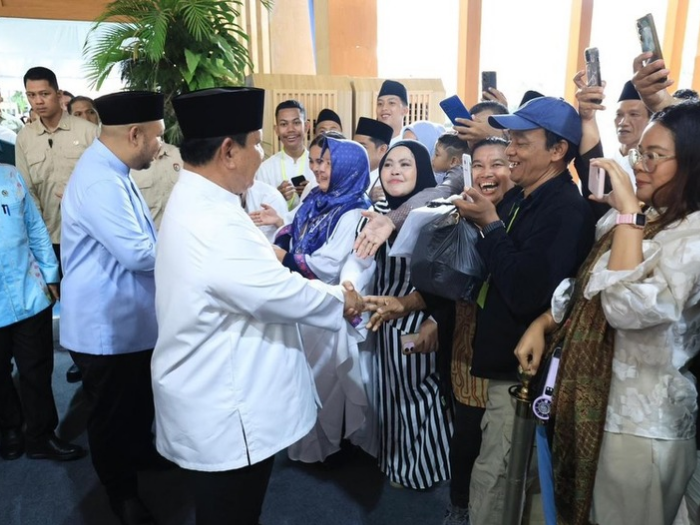 Ribuan Warga Masuk Istana Gratis, Presiden Prabowo Salami Tukang Urut sampai Ojol