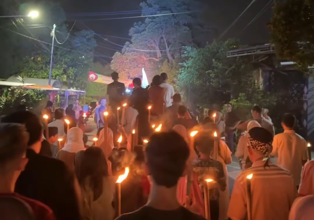 Takbiran Bergema di Kota Malang, Warga Tumpah Ruah Rayakan Malam Kemenangan