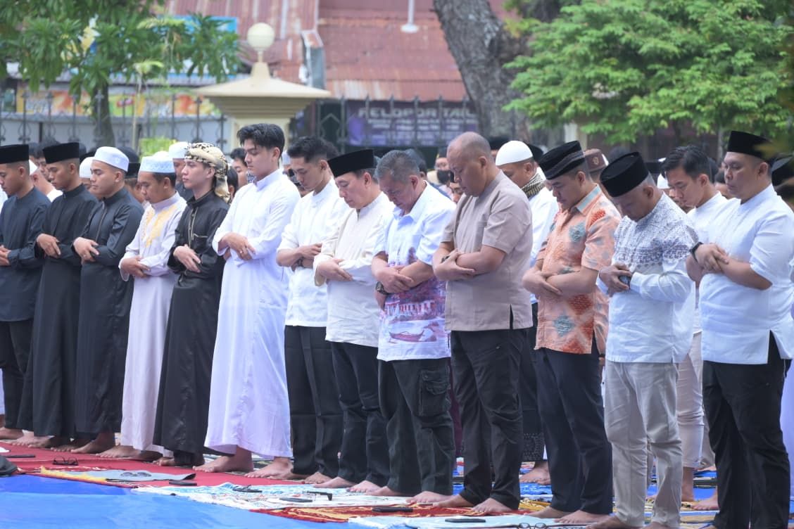 Momen Hangat Lebaran: Shalat Idul Fitri 1447 H di Polda Jambi Berjalan Penuh Kekeluargaan