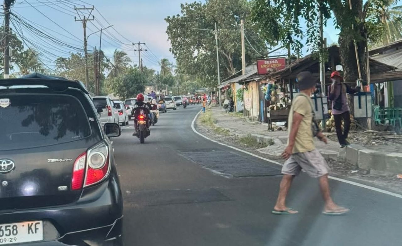 Jalur Menuju Wisata Pantai Anyer Diberlakukan One Way Berikut Jadwalnya