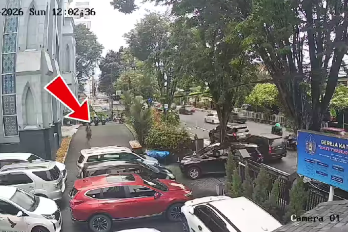 Geger, Aksi Pencurian Terekam CCTV Saat Misa di Katedral Manado