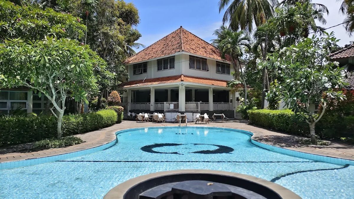 Ngapain Sewa Hotel Mahal? 4 Penginapan di Anyer Ini Punya View Pantai yang Sama Cantiknya!