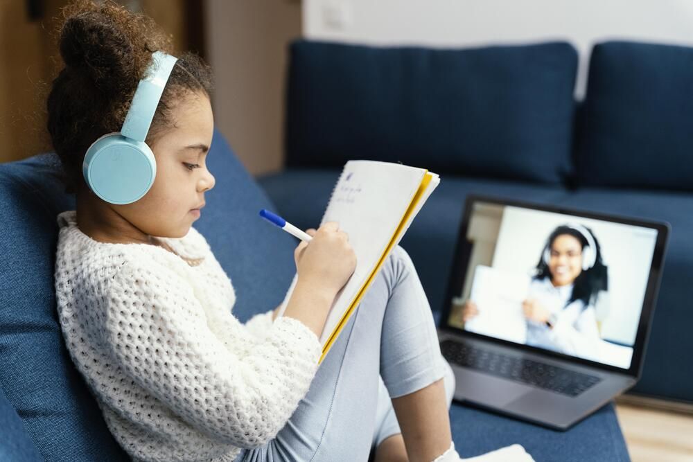 Wacana Sekolah Online Kembali Muncul, Menuai Kontra dari Orang Tua