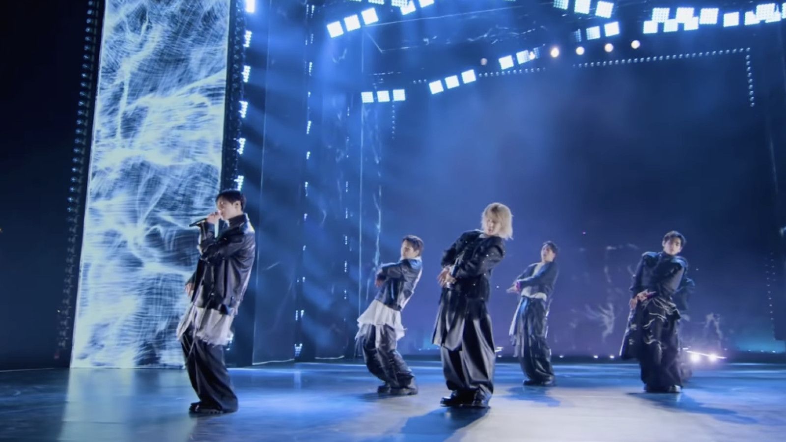 Anjloknya Saham HYBE: Apa yang Terjadi Pasca Konser Comeback BTS?