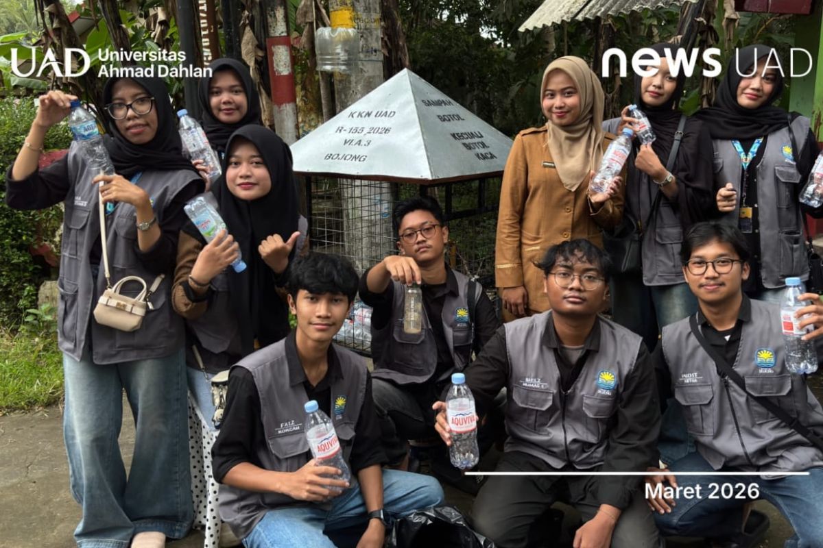 Mahasiswa KKN UAD Edukasi Pengelolaan Sampah dan Lingkungan Sehat di Desa Bojong Kulon Progo