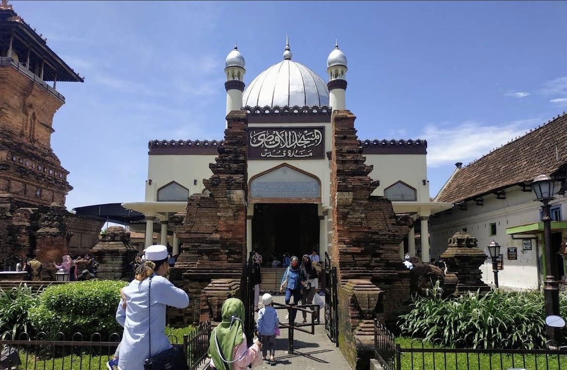 Masjid Menara Kudus, Tempat Wisata Religi yang Penuh Filosofi dan Bukan Sekadar Tempat Ibadah