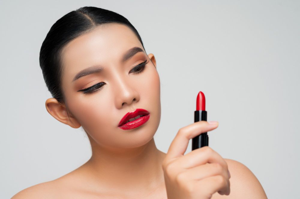 Tips Lipstik Tahan Lama agar Tetap On Point Seharian, Dijamin Anti Luntur