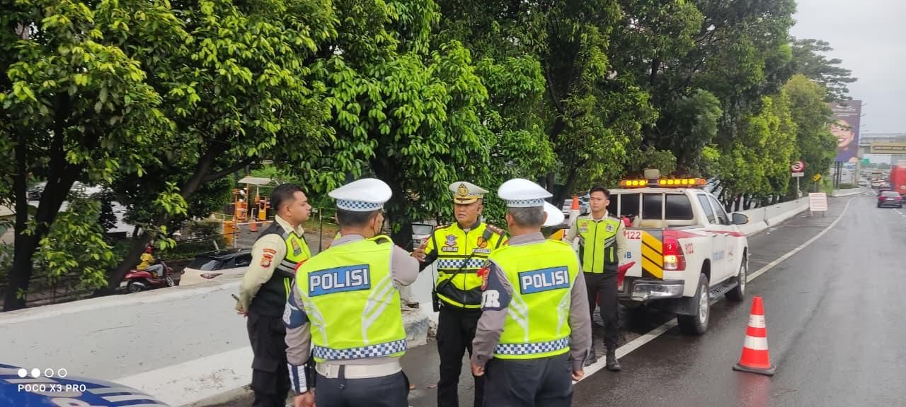 Polda Metro Temukan 10 Truk Sumbu 3 Bandel Nekat Beroperasi, Langsung Ditilang