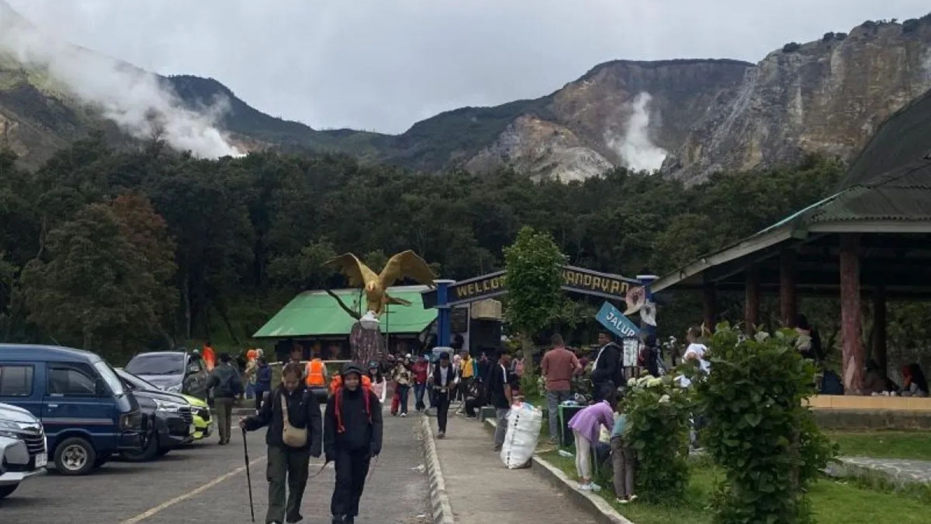 Gunung Papandayan Jadi Favorit Wisatawan Saat Lebaran 2026