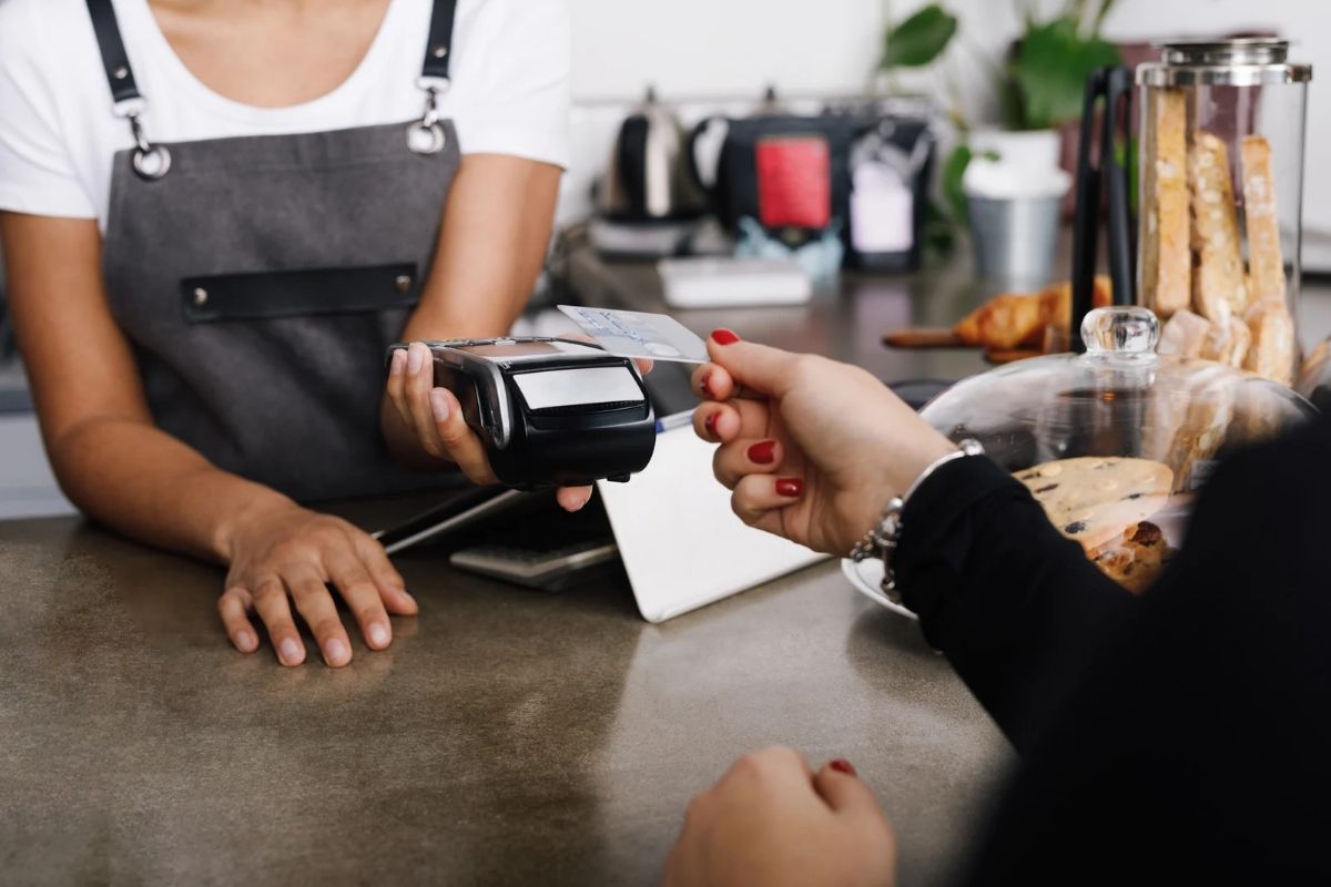 4 Panduan Cerdas Belanja Aman di Minimarket Agar Tidak Rugi