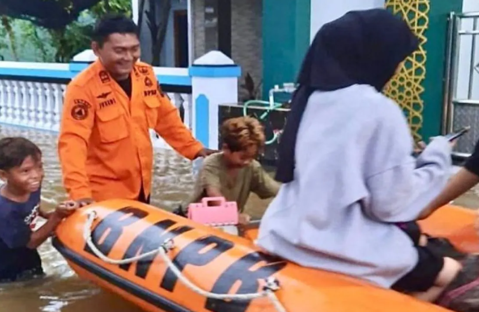 Pemkab Batang Evakuasi Cepat Warga Terdampak Banjir di Enam Desa Kelurahan