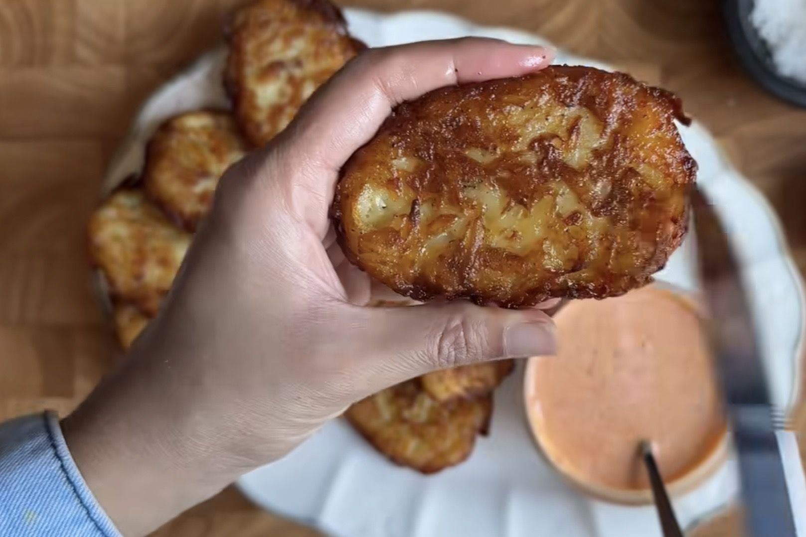 Resep Garlic Parmesan Hashbrown, Camilan Simpel Rasa Restoran