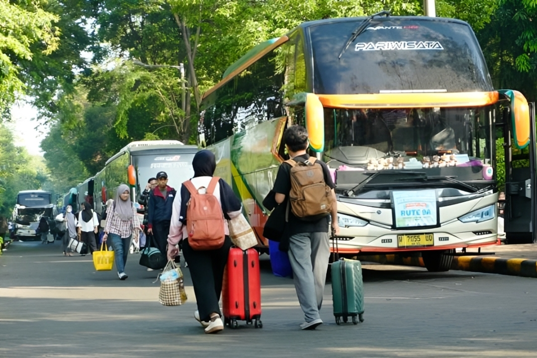 ITS Berangkatkan 27 Bus Mudik Gratis, 1.180 Mahasiswa dan Pegawai Pulang Kampung