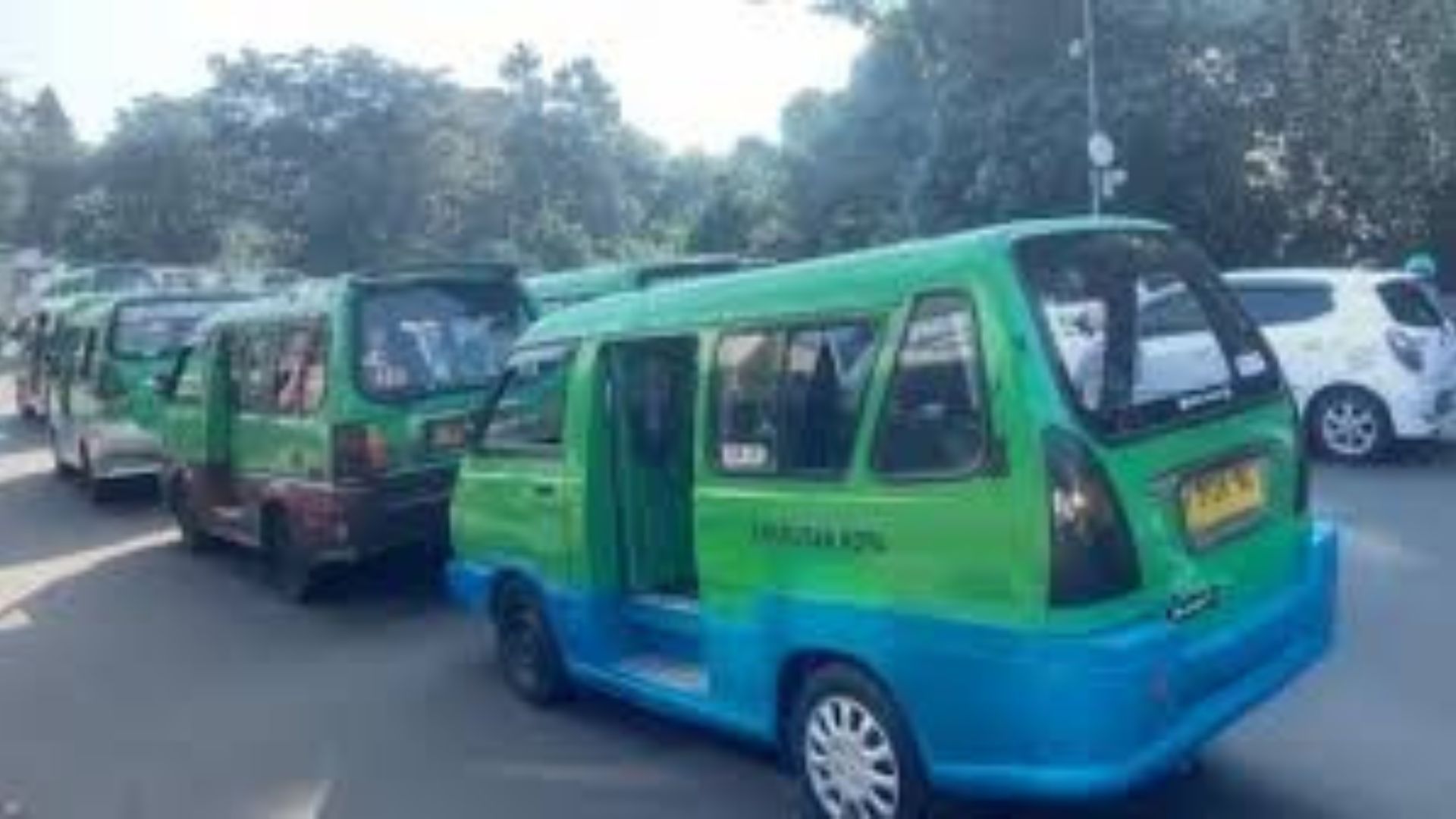 Pemprov Jabar Liburkan 1.120 Sopir Angkot di Cibadak Selama Lebaran 2026
