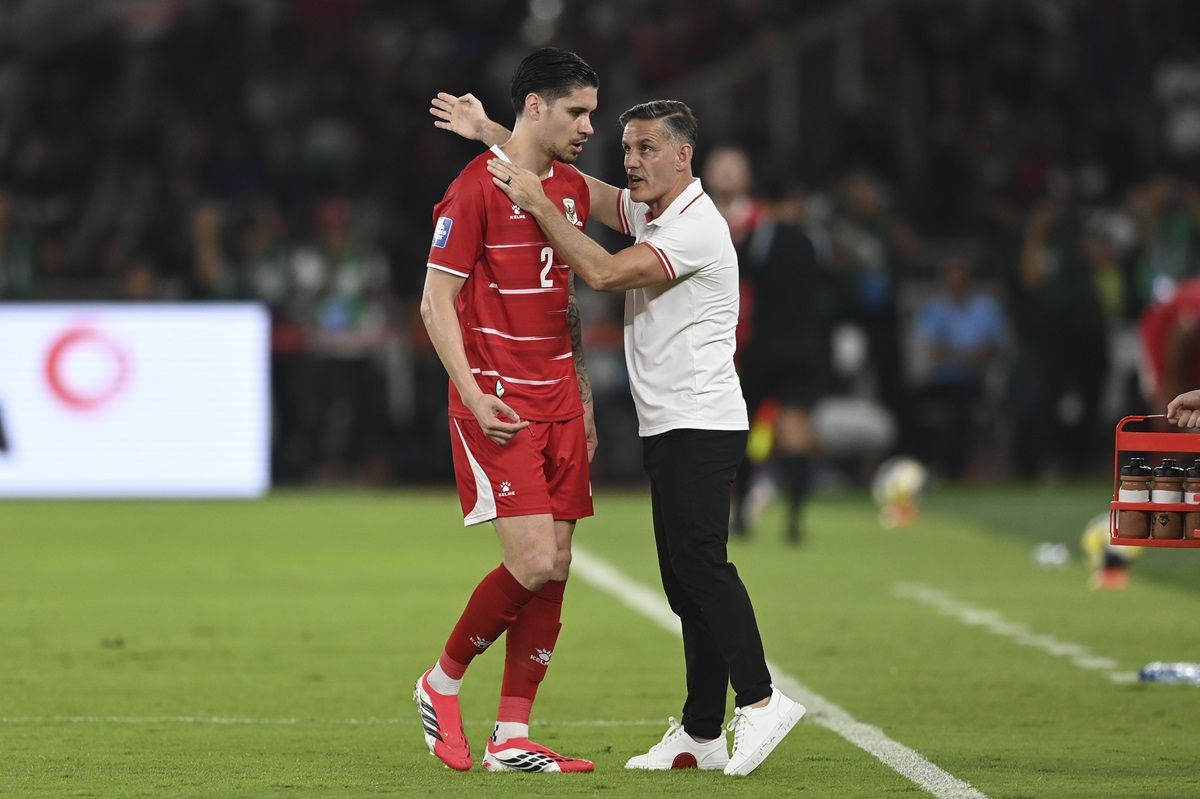 Gak Cuma Duduk, John Herdman Berdiri dan Beri Instruksi Tanpa Henti untuk Timnas Indonesia