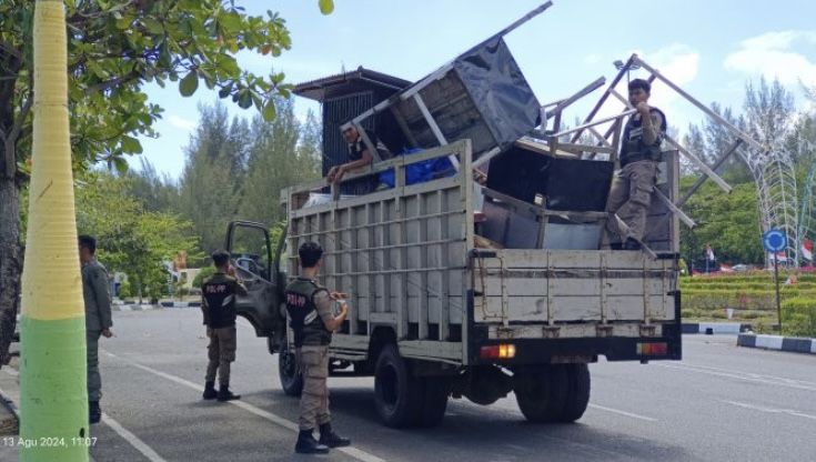 Satpol PP Banda Aceh Sita Perlengkapan PKL yang Tinggalkan Lapak Usai Ramadhan
