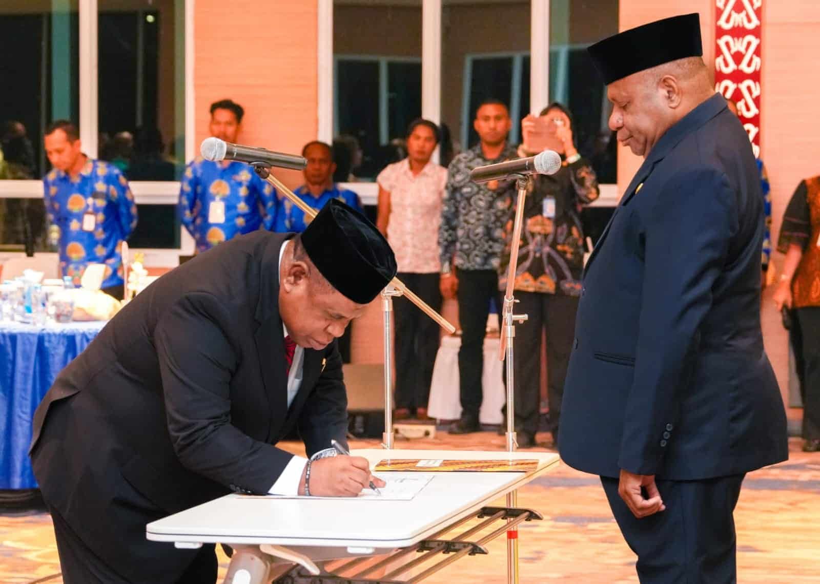 Alibaham Temongmere Resmi Dilantik Jadi Komisaris