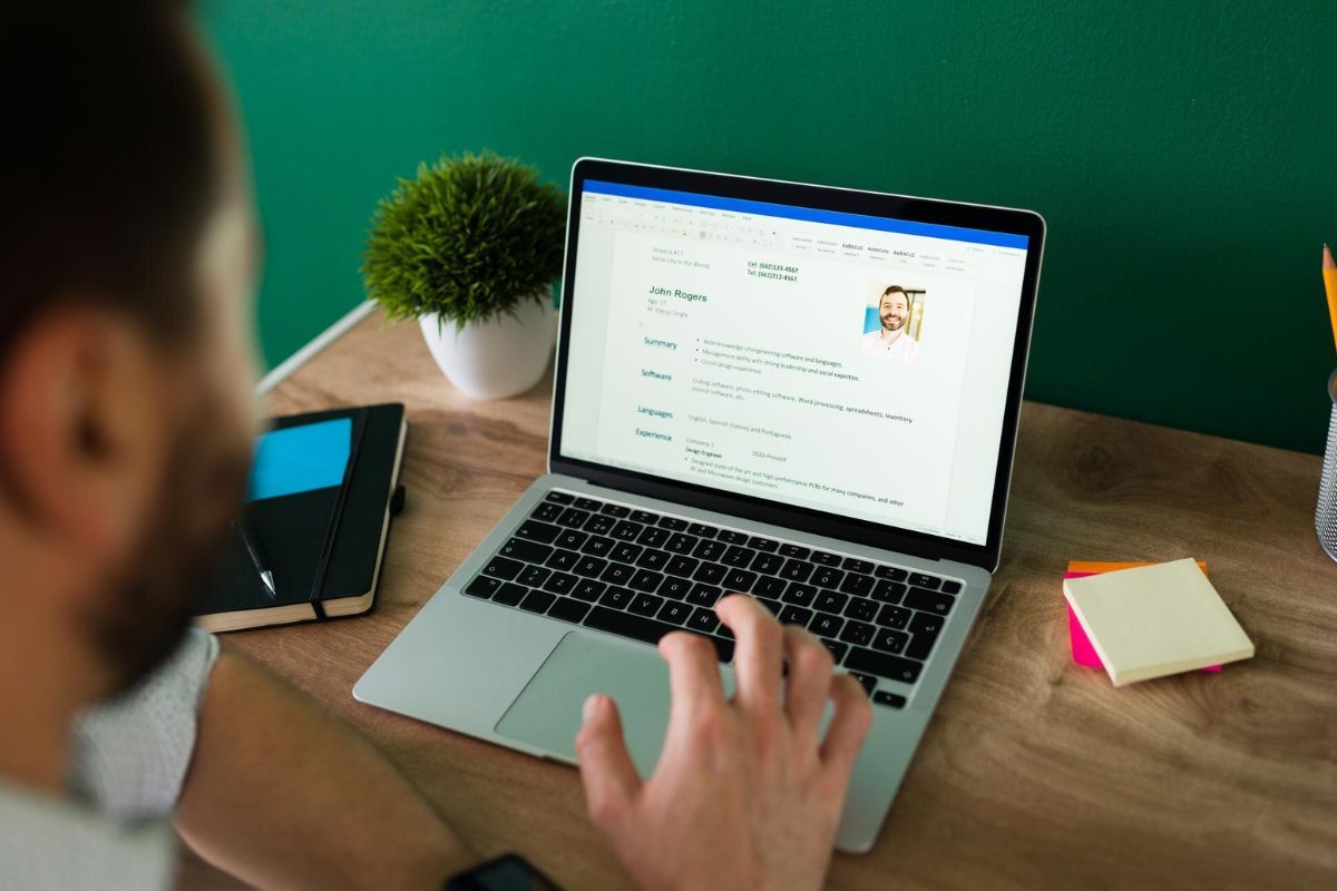 Mau Magang atau Freelance? Ini Perbedaan CV dan Portofolio yang Mahasiswa Wajib Pahami