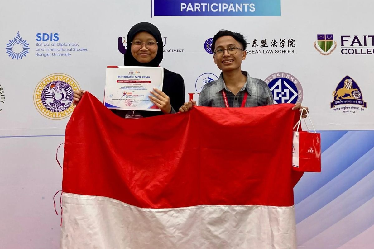 Mahasiswa UNAIR Unjuk Gigi di Forum Internasional, Raih Penghargaan Best Paper