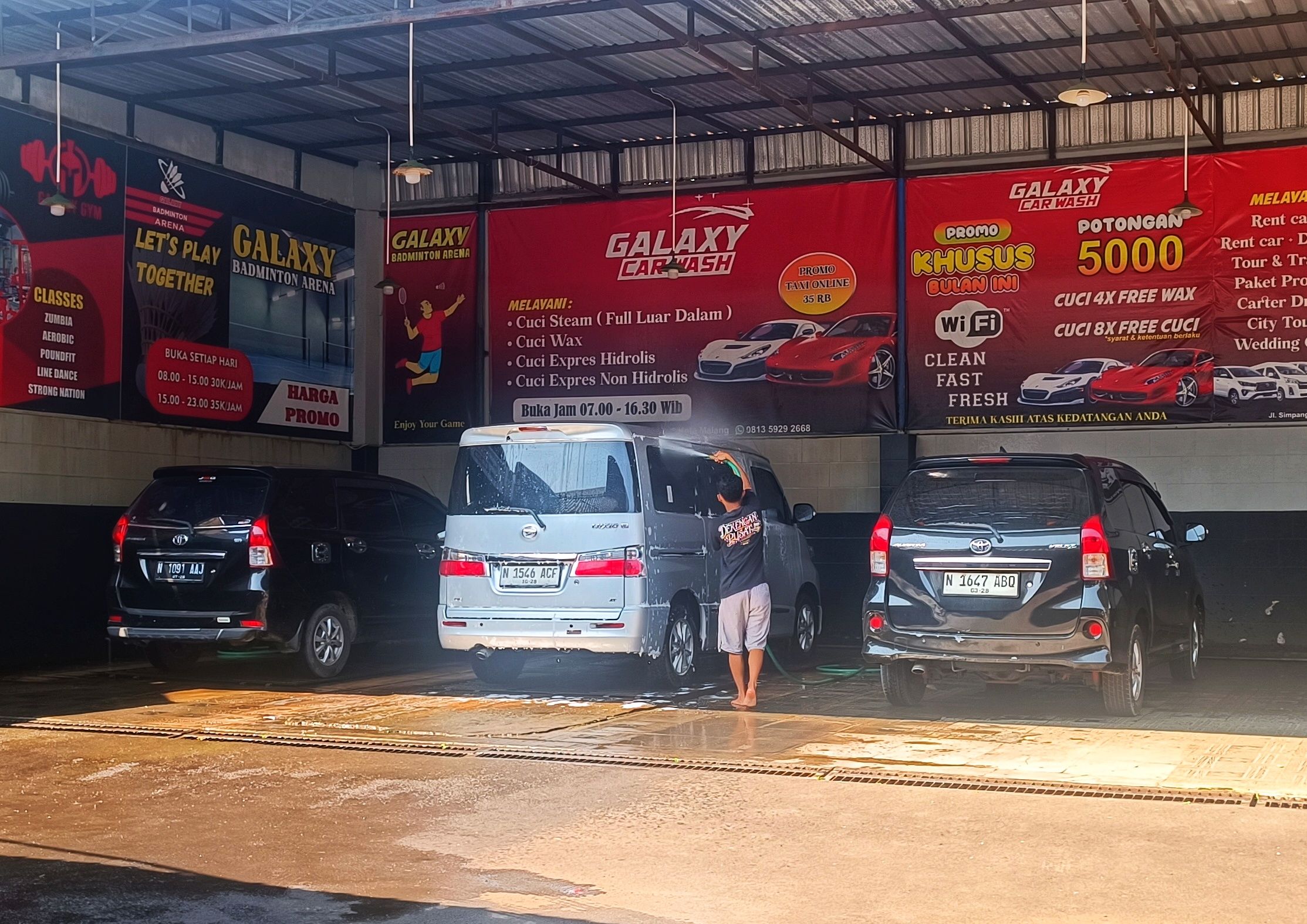 Usai Lebaran, Cucian Mobil Diserbu. Kendaraan Bekas Mudik Jadi Prioritas Perawatan