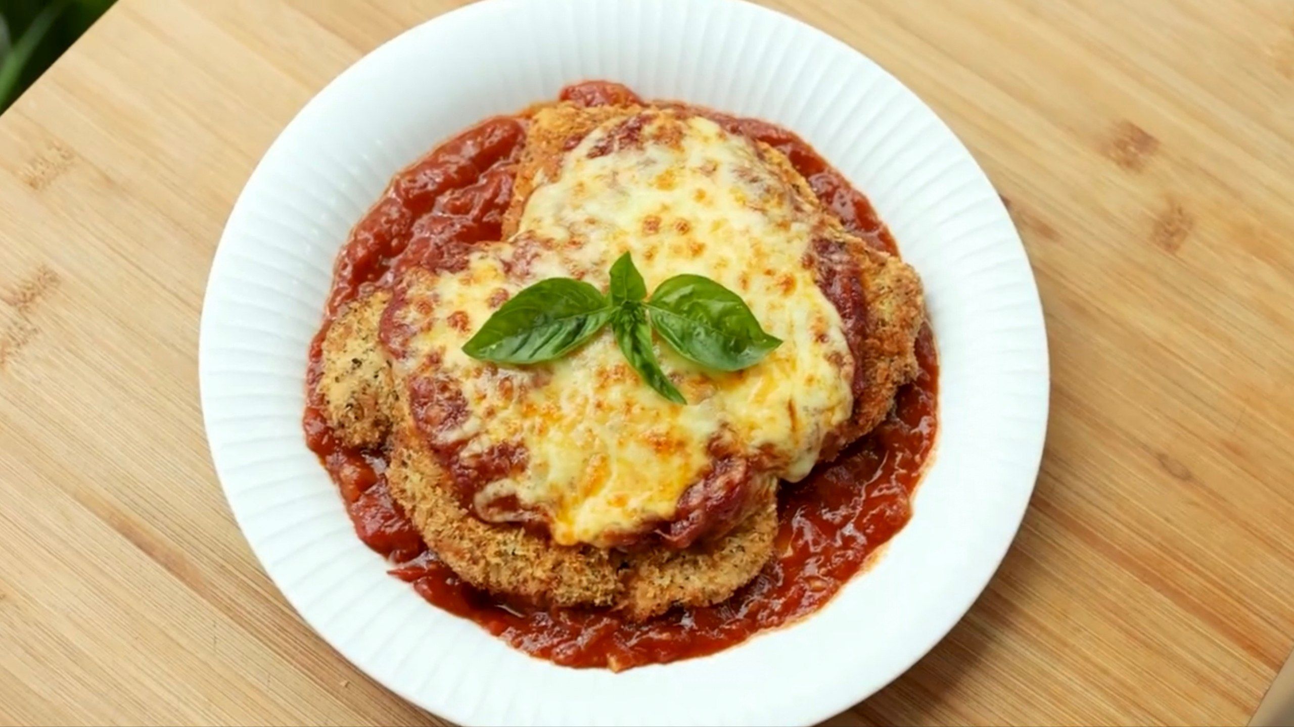 Resep Chicken Parmigiana Ala Italia dengan Saus Tomat dan Keju