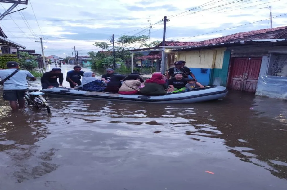 254 Warga Pekalongan Masih Bertahan di Pengungsian Pasca Jebolnya Tanggul Sungai Bremi