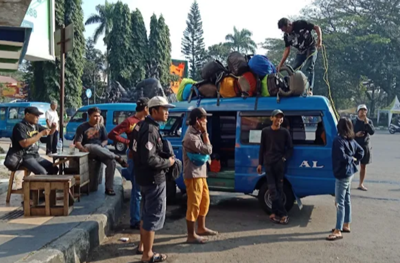 Angkot NEO Malang, Solusi Cerdas Antar Pendaki ke Semeru Langsung dari Stasiun
