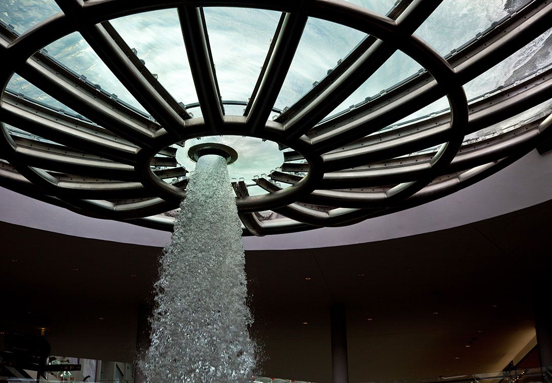 Rain Oculus di Marina Bay Sands: Keajaiban Arsitektur yang Wajib Dikunjungi di Singapura