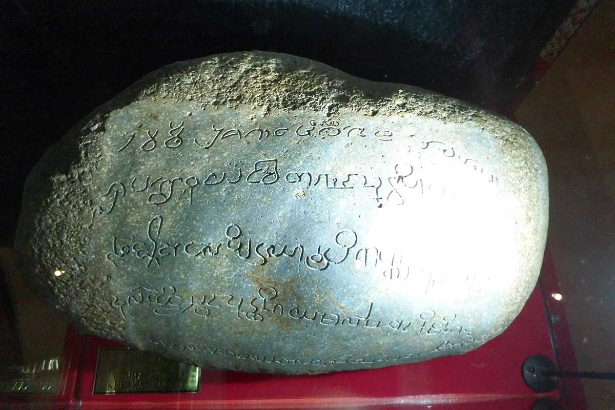 Peninggalan Sriwijaya: Prasasti, Candi, dan Jejak Sejarahnya