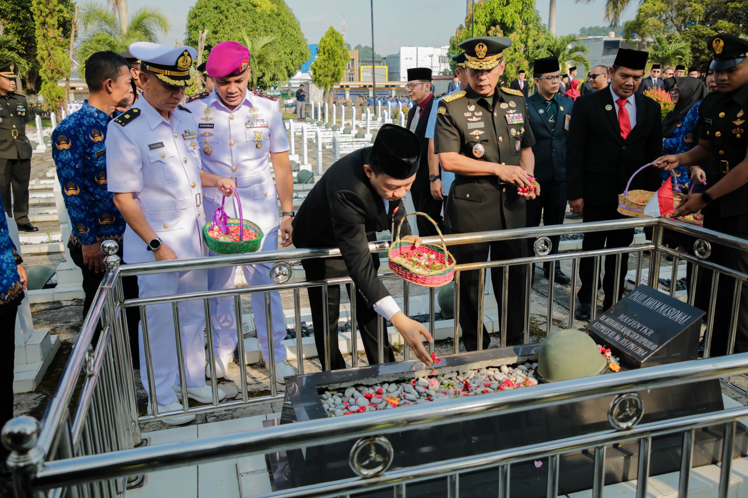 Ziarah dan Tabur Bunga di Taman Makam Pahlawan Warnai Peringatan HUT ke-62 Lampung