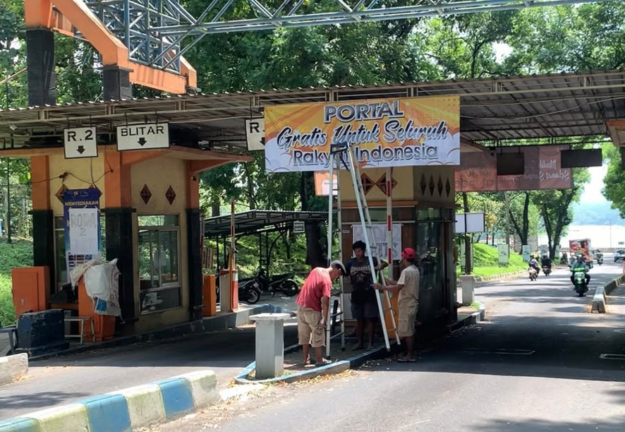 Portal Dibuka Paksa, Warga Protes Kebijakan E-Money di Bendungan Lahor