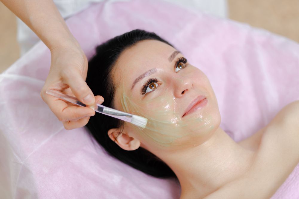 Cara Membedakan Efek Peeling Wajah yang Normal dan Berbahaya, Jangan Sampai Salah