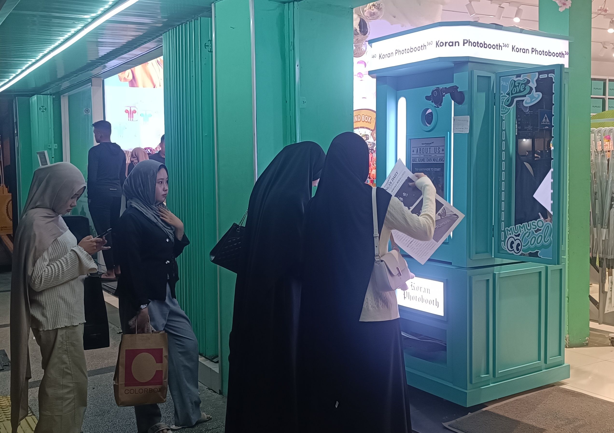 Demam Photobox di Kayutangan. Tren Foto Instan yang Bikin Anak Muda Ketagihan