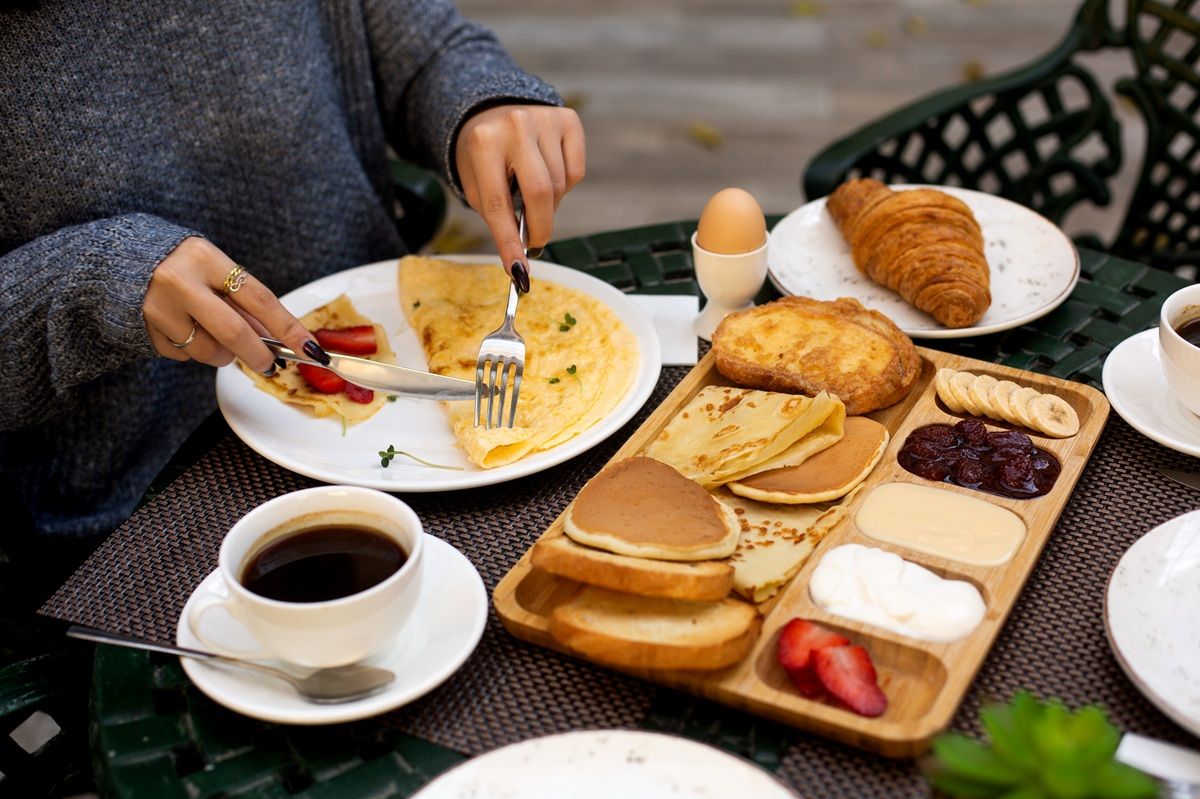 Boleh Gak Sih Bungkus Makanan Sarapan Hotel? Simak Aturan Hospitality yang Wajib Kamu Tahu!