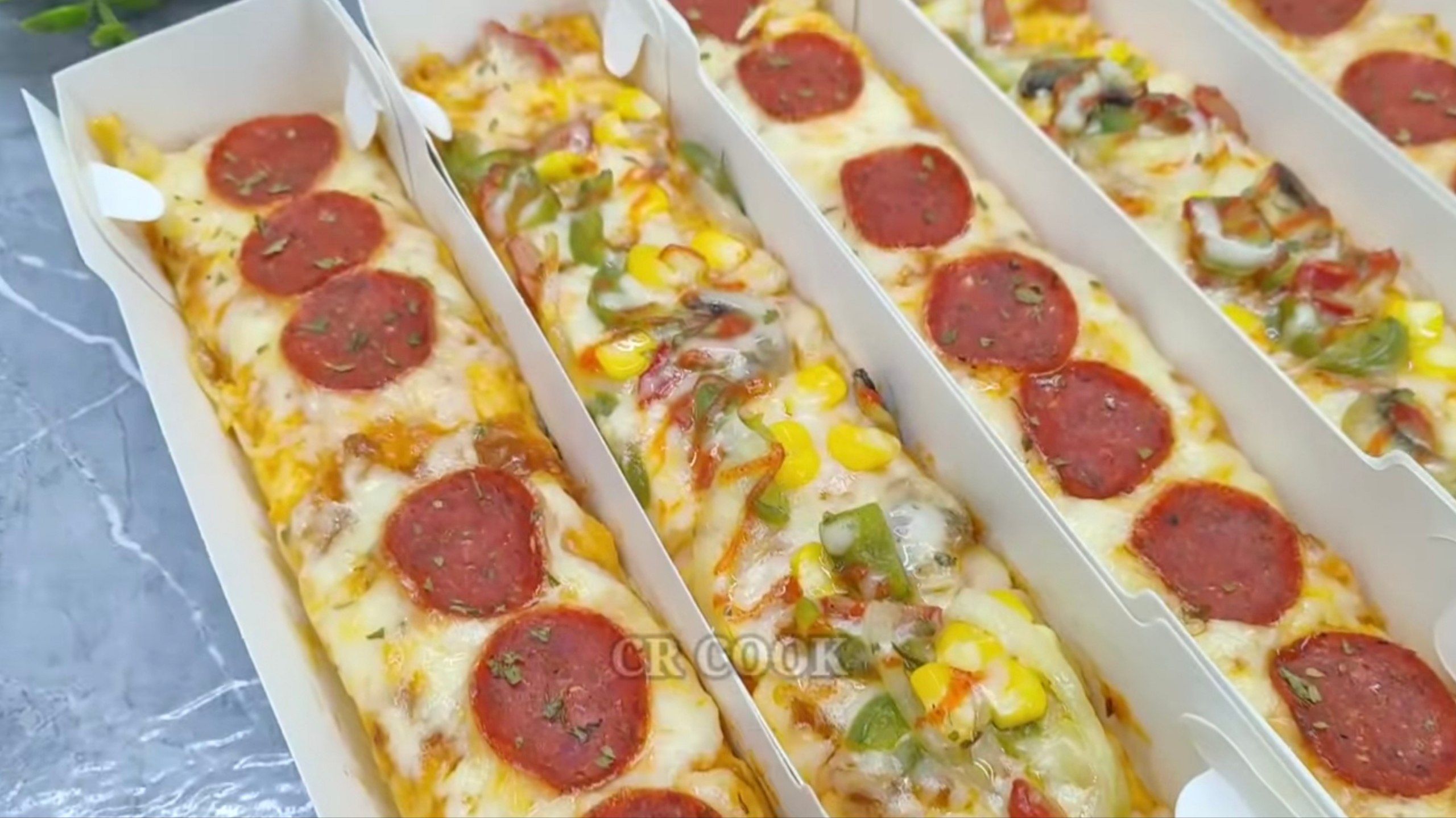 Cara Membuat Pizza Panjang yang Lezat dengan Topping Favorit