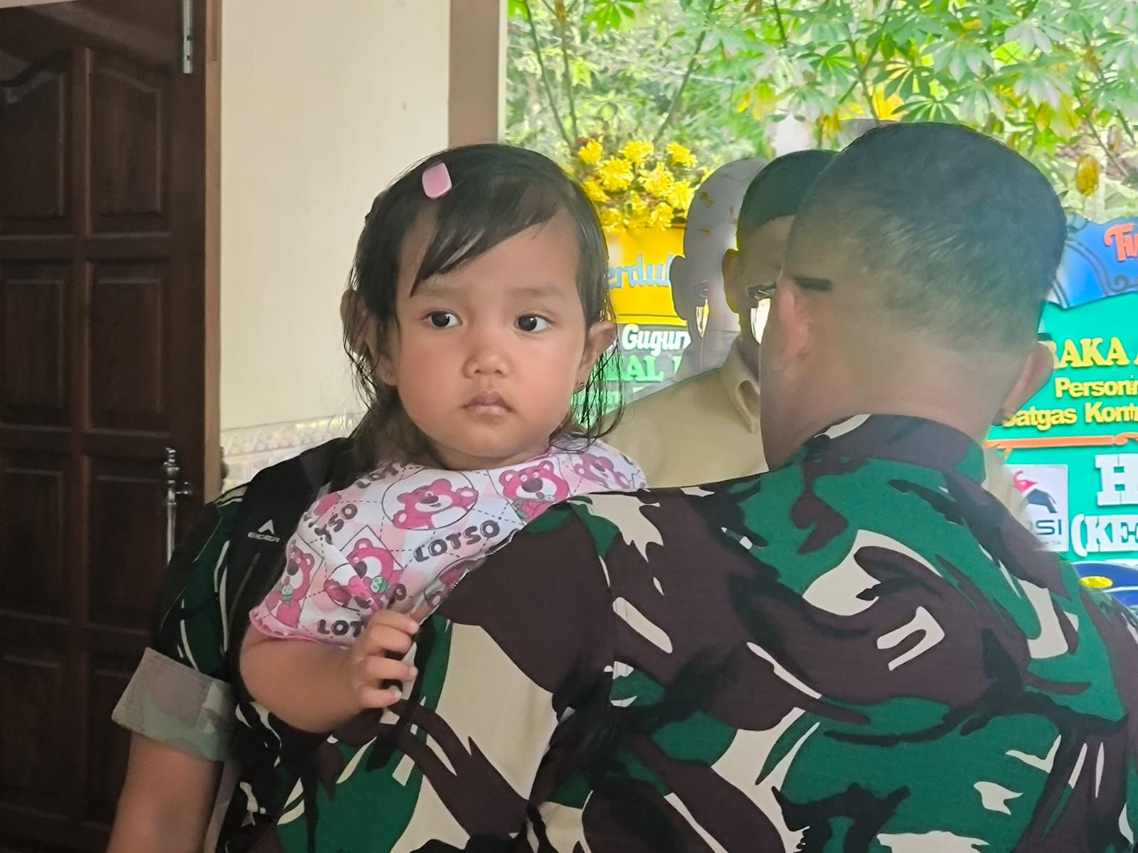 Dari Aceh, Istri dan Anak Praka Farizal disambut Ibu Almarhum di Rumah Duka Kulon Progo, Keduanya Tak Kuasa Tahan Nangis Hingga Sempat Pingsan