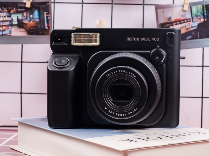 Fujifilm instax WIDE 400 Kini Hadir dalam Warna Jet Black