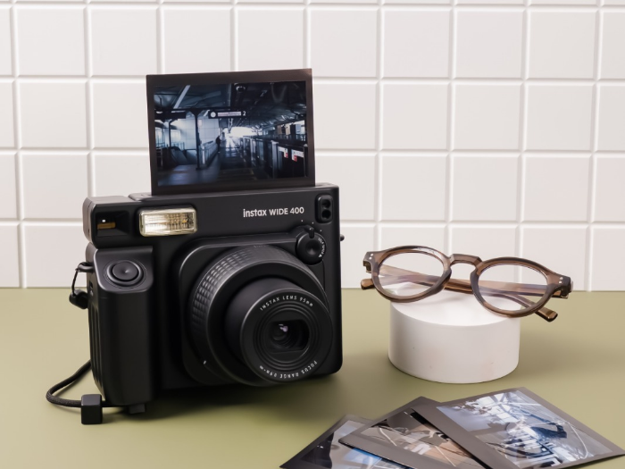 Fujifilm instax WIDE 400 Kini Hadir dalam Warna Jet Black