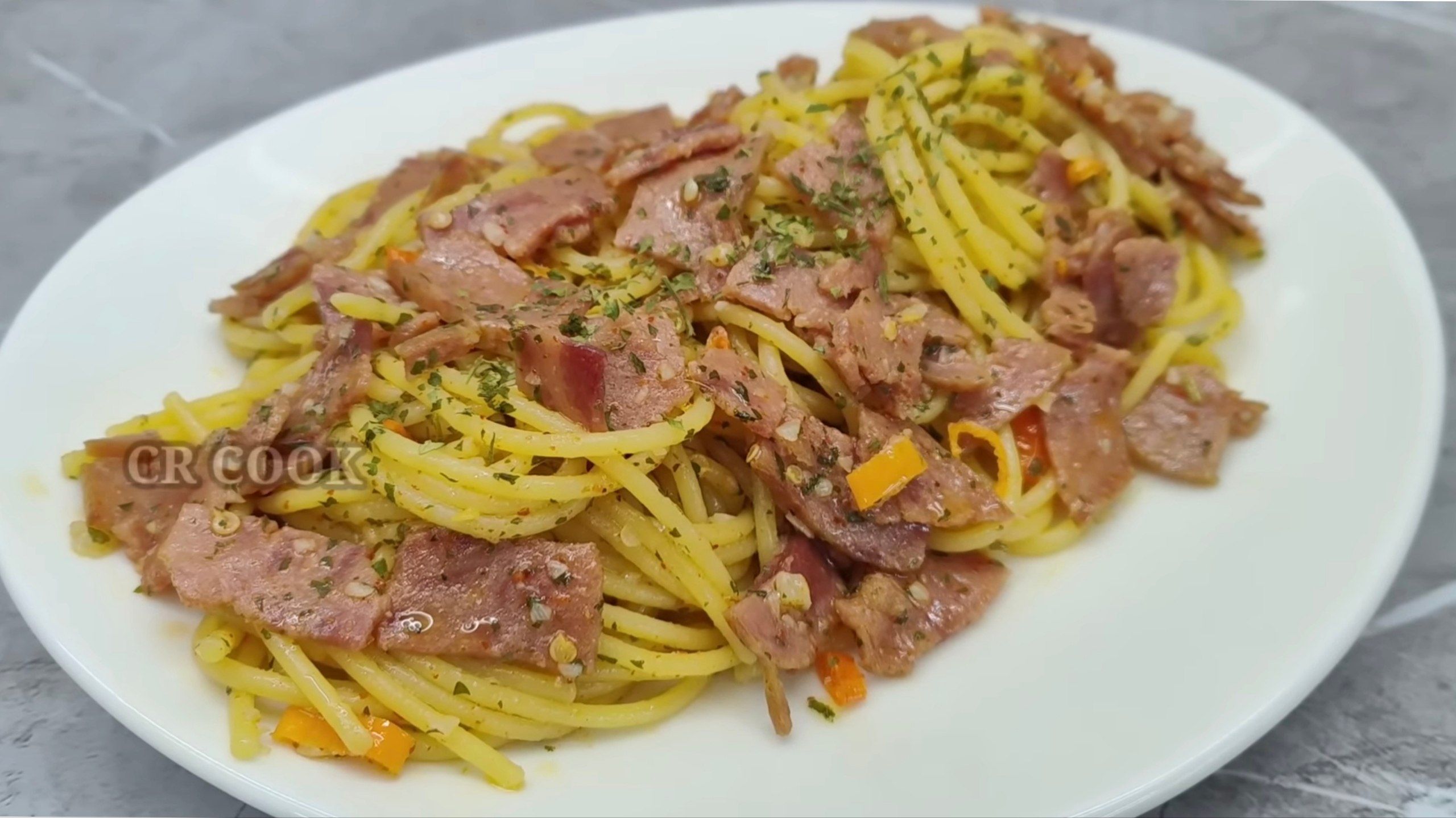 Resep Spaghetti Aglio e Olio Smoke Beef yang Enak dan Gurih